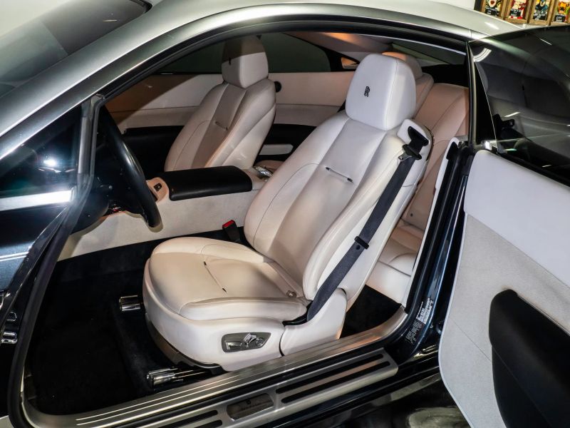 https://imagesdl.dealercenter.net/800/600/202509-944b8b8c6d174411b0bfbf31822a360f.jpg