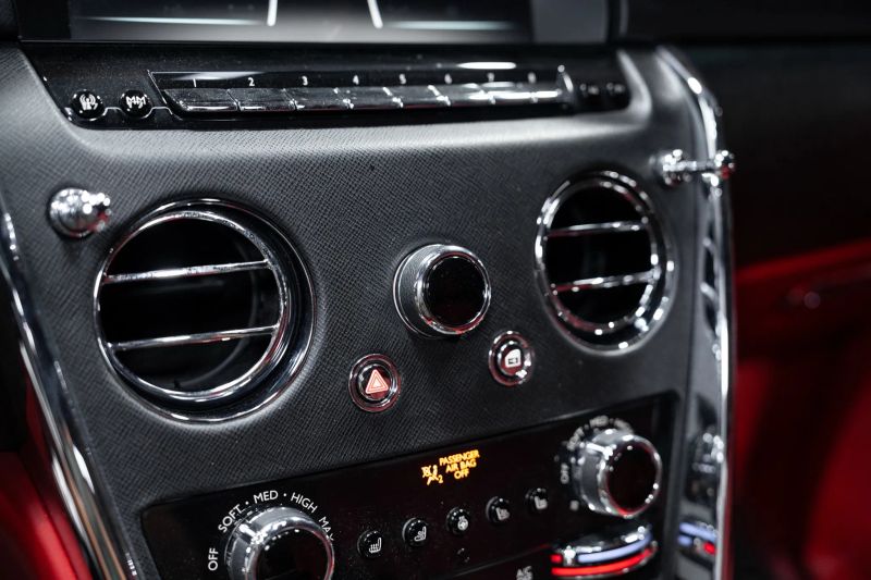 https://imagesdl.dealercenter.net/800/600/202509-9a0134a86c0e40b6b88a7a741fa39842.jpg