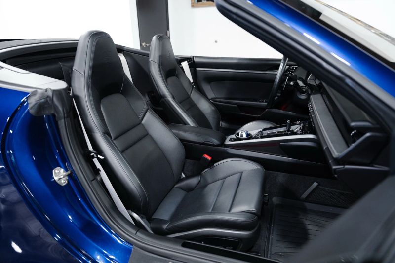 https://imagesdl.dealercenter.net/800/600/202509-a9e0d40fc2c948e1b99ff7c19fb56423.jpg
