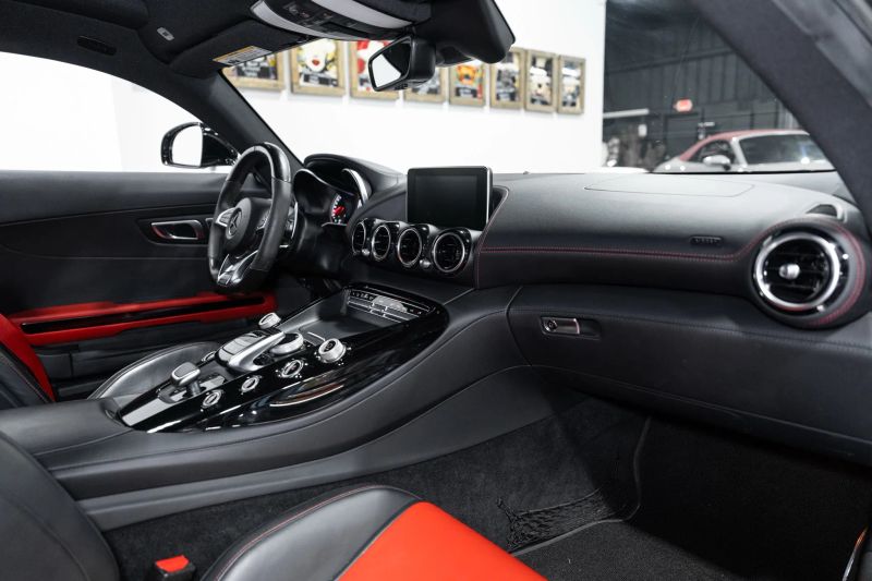 https://imagesdl.dealercenter.net/800/600/202509-aa577133eb3545979700d39ddb544551.jpg