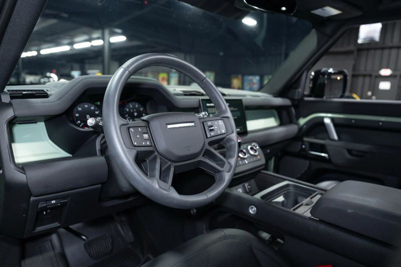 https://imagesdl.dealercenter.net/800/600/202509-b090413ebb26474185bbc474e7d47d47.jpg