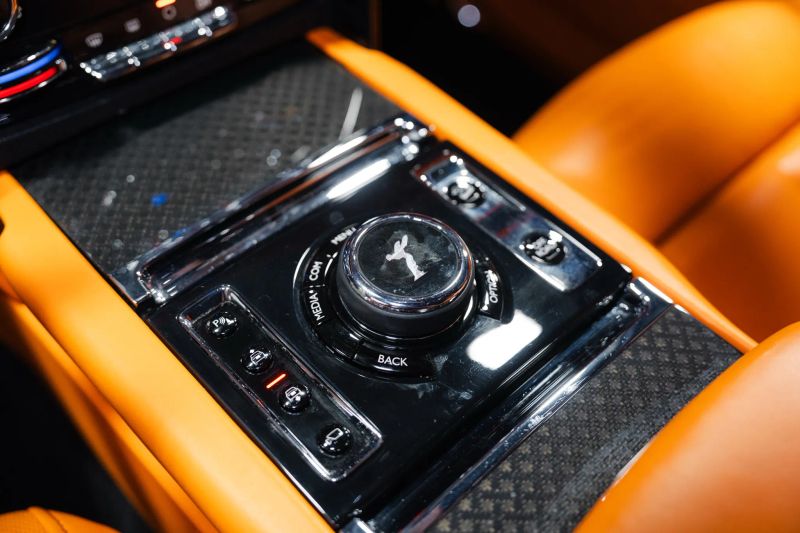 https://imagesdl.dealercenter.net/800/600/202509-b99fefe3f97e4844b5045a3984ab8d71.jpg