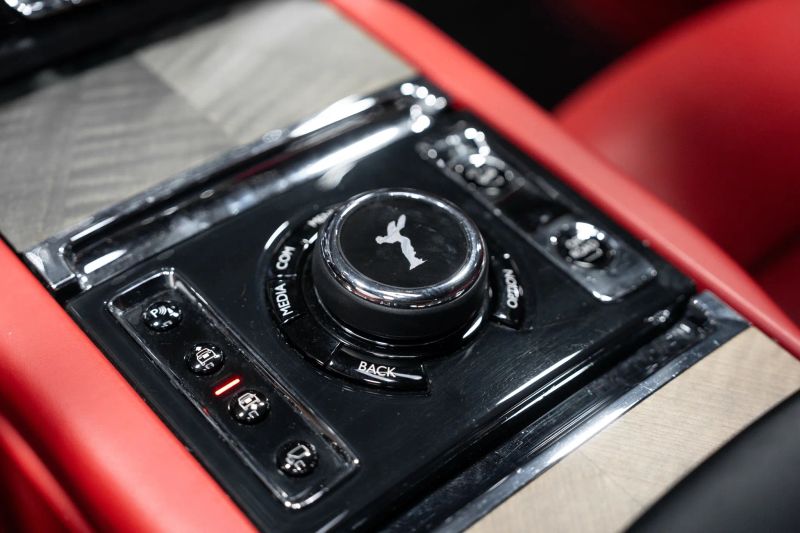 https://imagesdl.dealercenter.net/800/600/202509-ca06082be6734b2e9ce0fe52e0e6142d.jpg