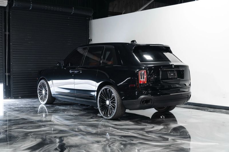 https://imagesdl.dealercenter.net/800/600/202509-e3905658bf9b48ba825797f413071e84.jpg