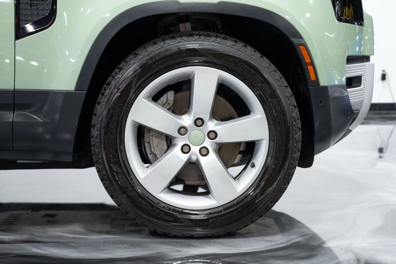 https://imagesdl.dealercenter.net/800/600/202509-e7a2444bba7a4969a6d91f3fa7eca70d.jpg