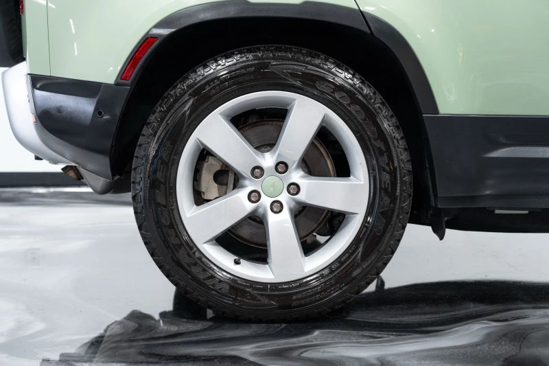 https://imagesdl.dealercenter.net/800/600/202509-fa0d0216583241d0ad6b74b7fd0797a0.jpg
